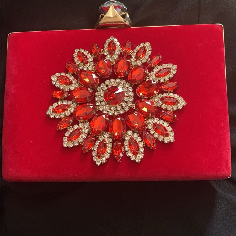 Bag with crystals on the middle